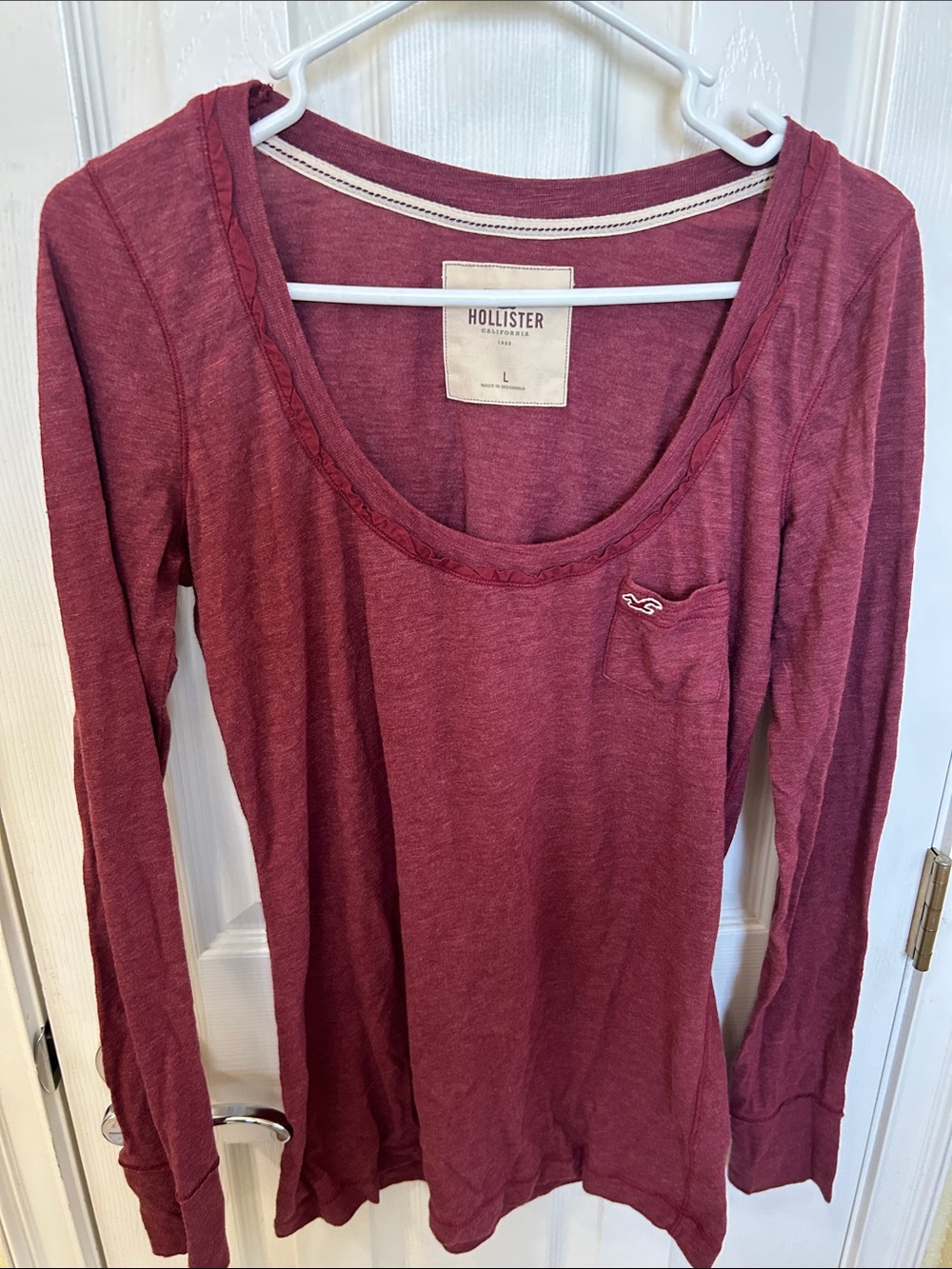 Hollister Women's Long-Sleeve Scoop Neck Tee in Burgundy
